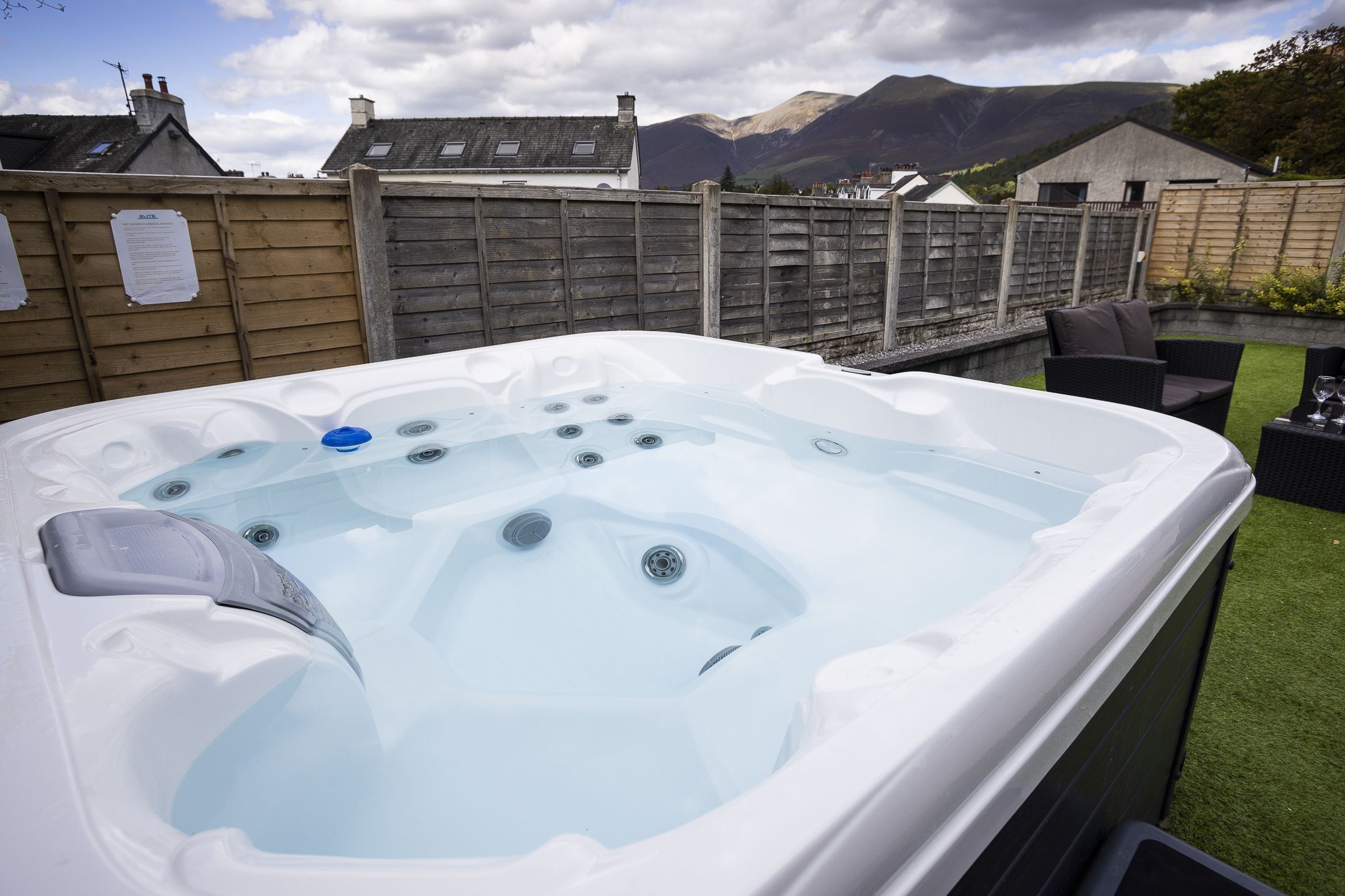 This property benefits from a hot tub for hire.