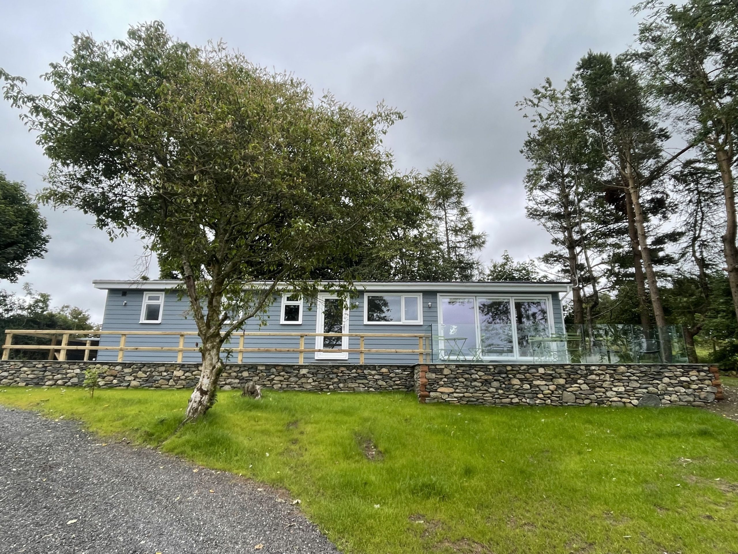 The front entrance to the lodge and a beautiful al fresco dining area for the sunny days