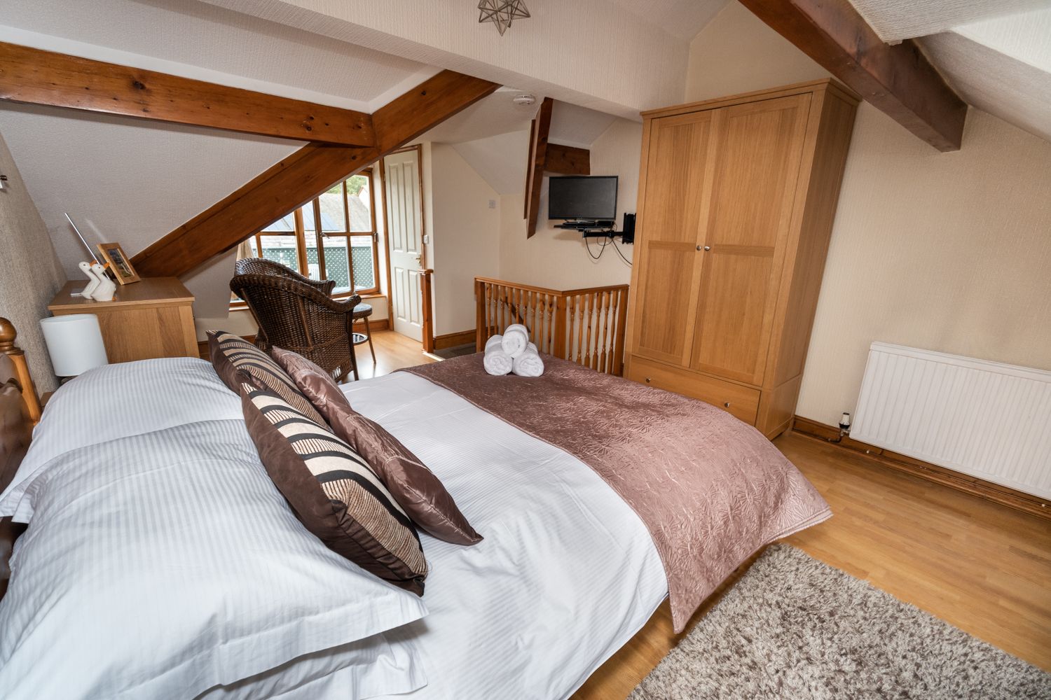 This room benefits from an ensuite WC and access to the stunning roof terrace