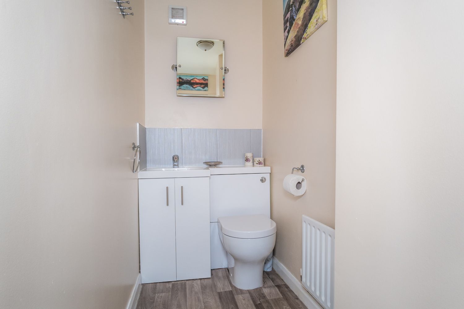 The property benefits from an additional WC