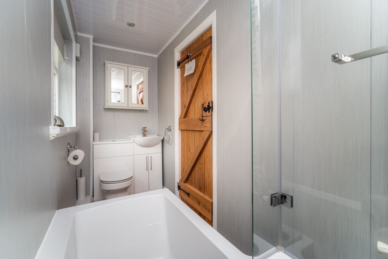 Towels and luxury bed linen are provided