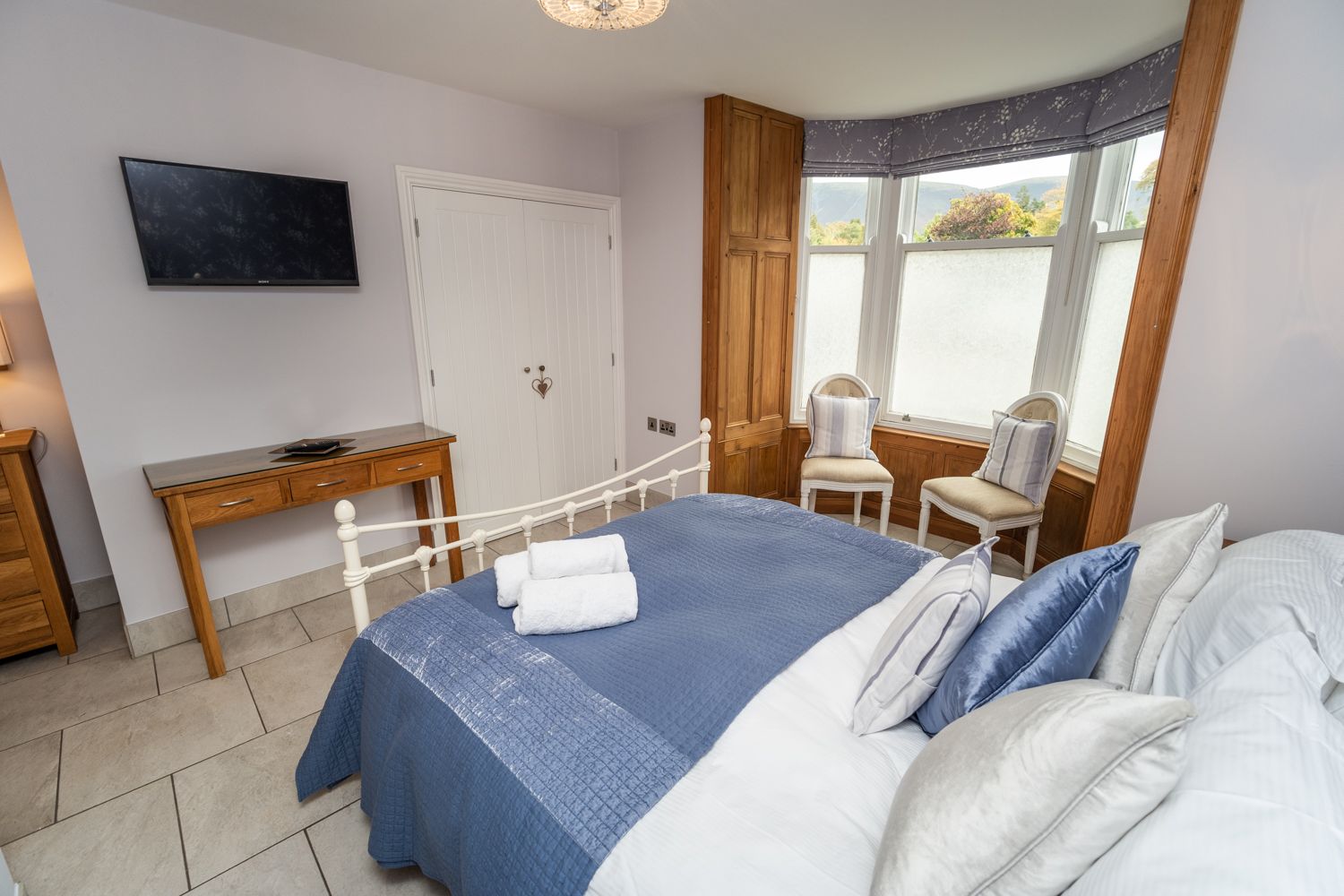 Towels and luxury bed linen are provided