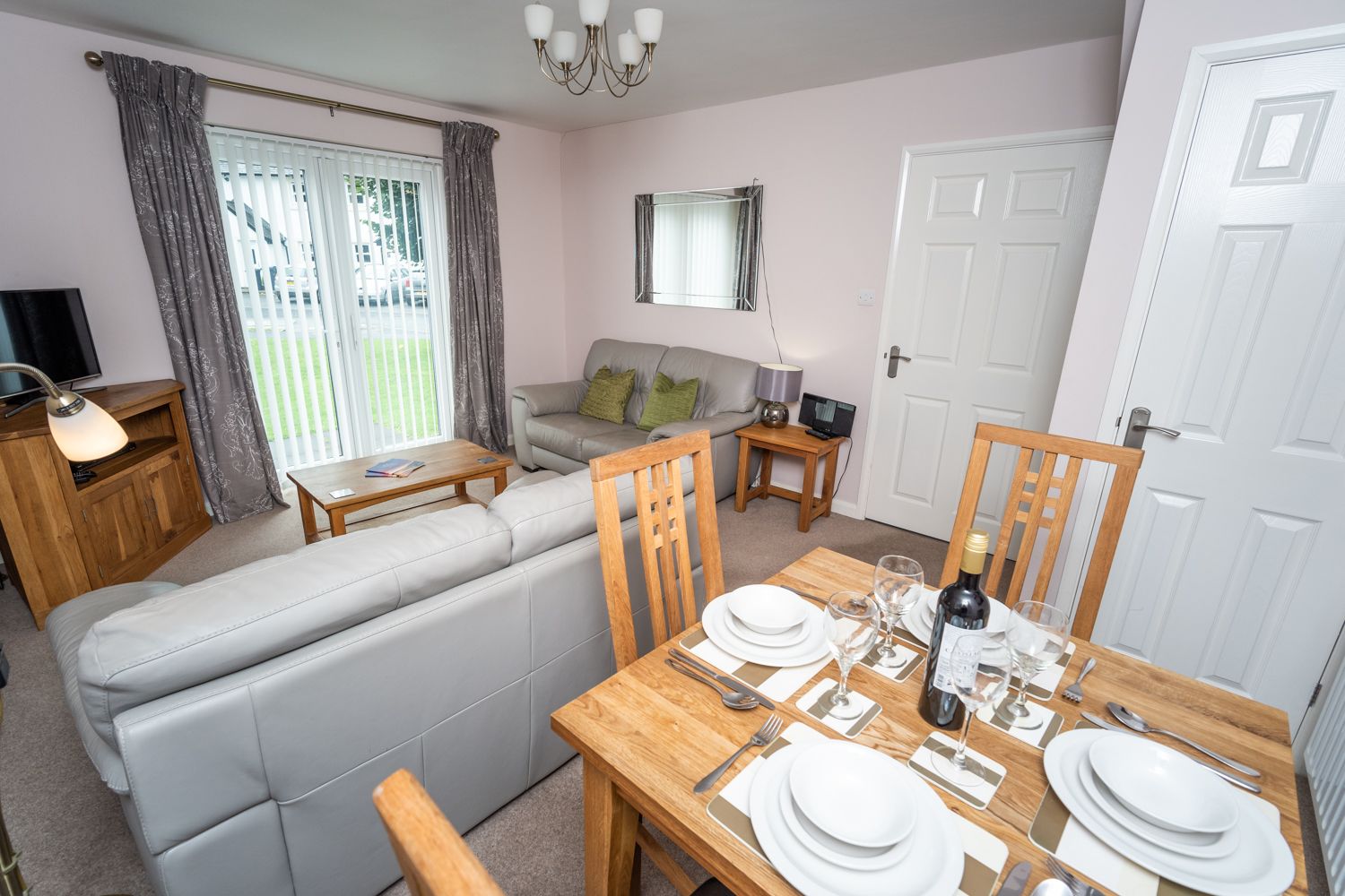 The property allows pets, so you can bring your four legged friend on the Lakeland adventure too