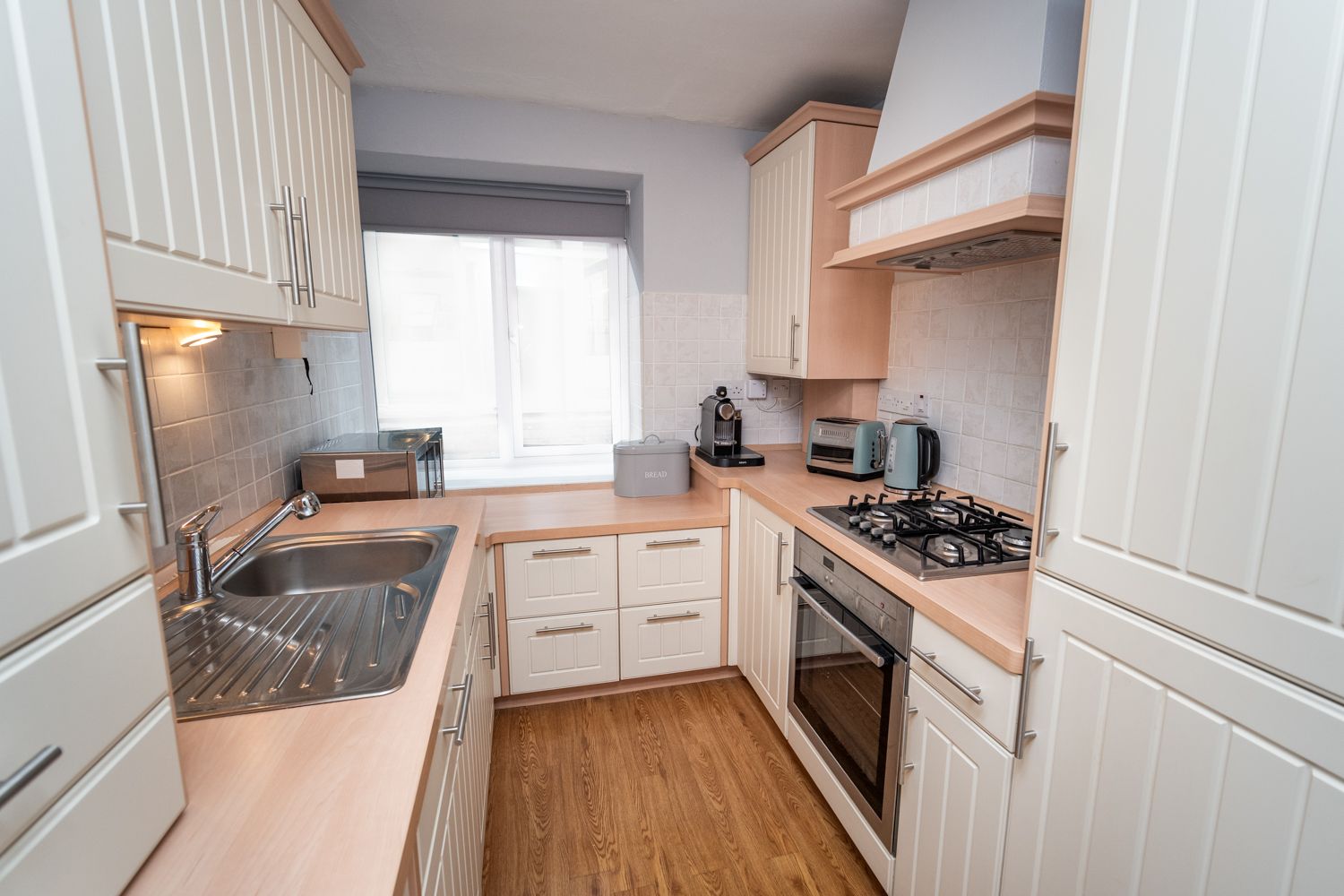 Foodies will love the gas hob and modern appliances