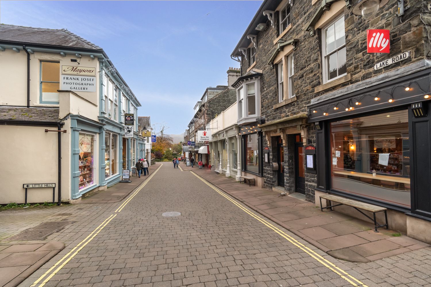 Fellseeker is located just off Lake Road, where you can find many wonderful restaurants and shops