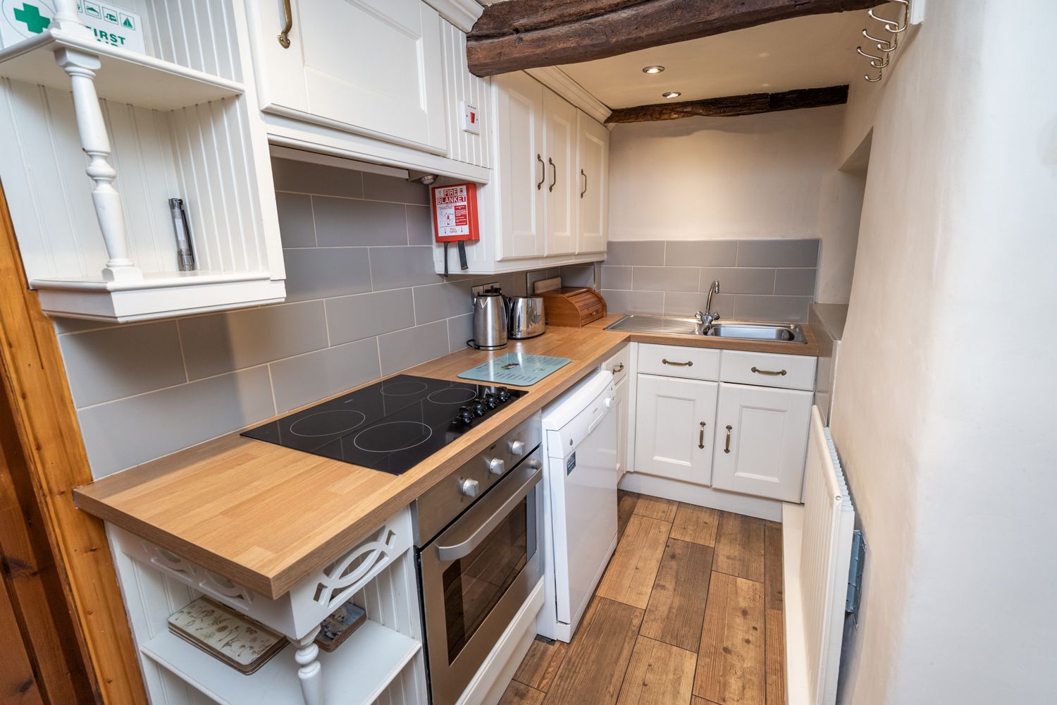 Electric oven and hob, dishwasher, fridge/freezer and microwave 