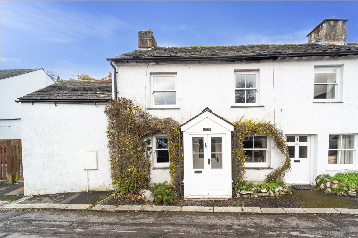 The self-catering cottage has private parking at the front of the property