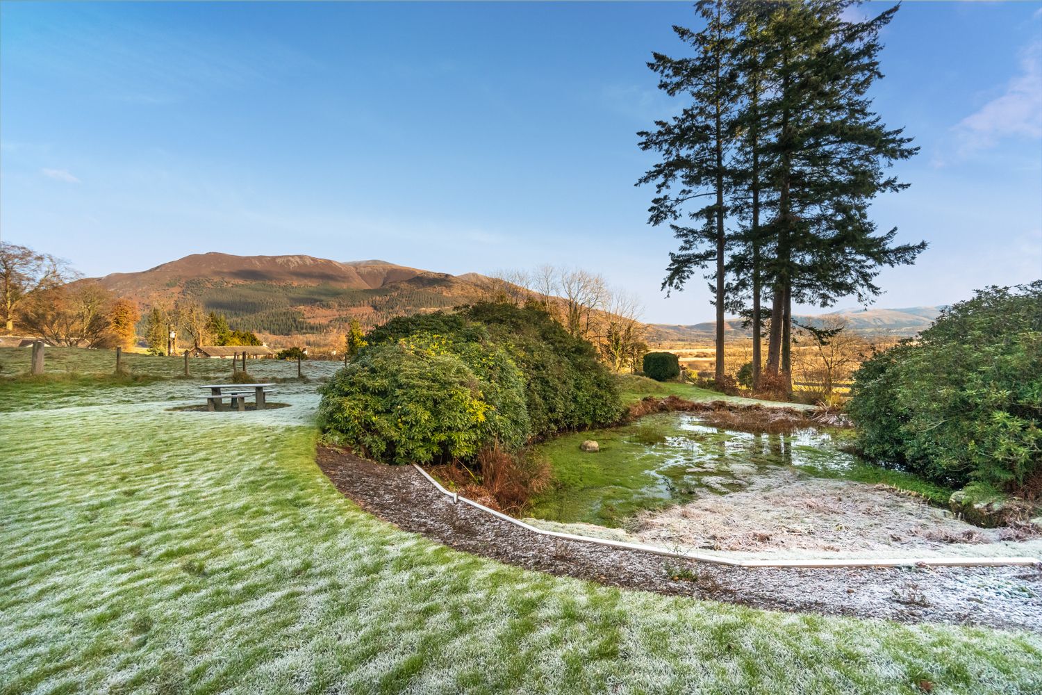 The extensive grounds include a delightful pond, this is just the perfect garden to take a morning stroll in
