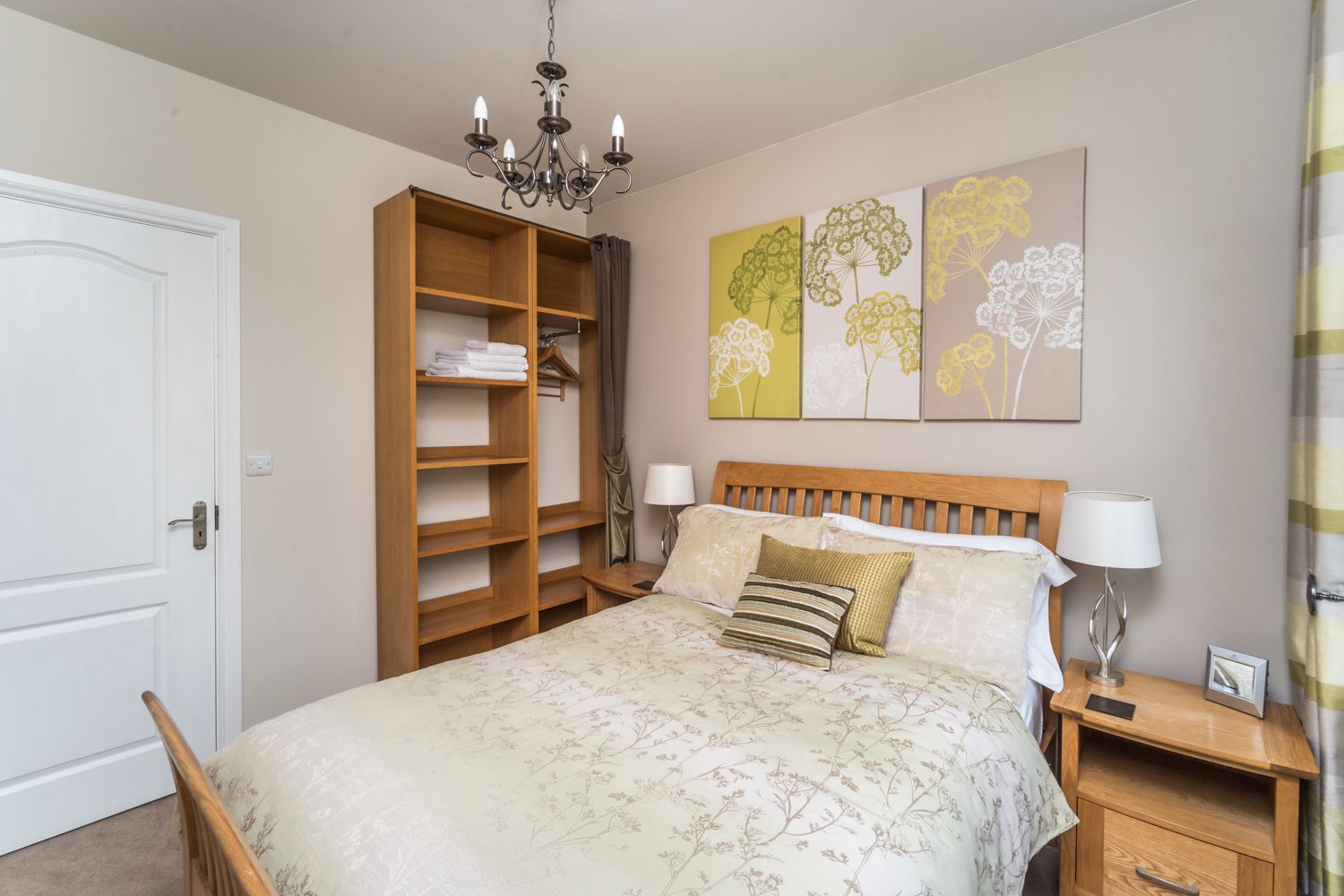 Luxury bed linen and towels are provided