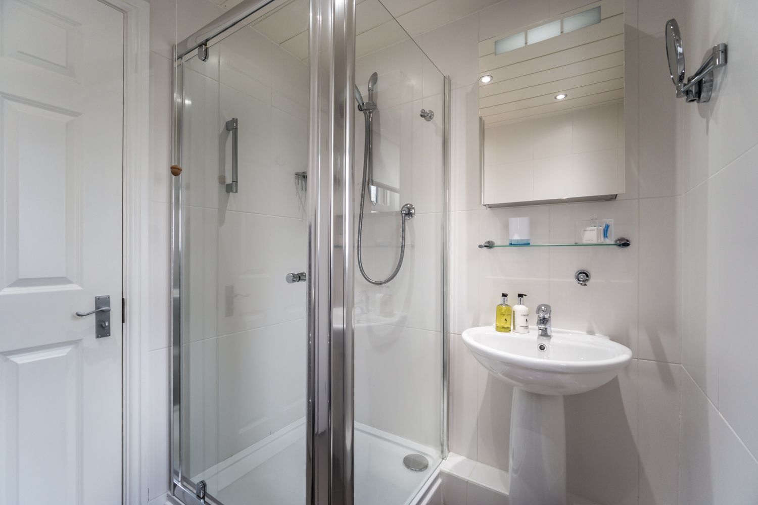 Cole and Lewis toiletries are provided