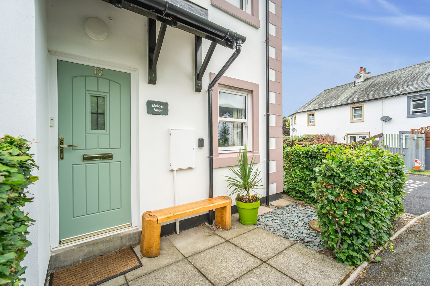 The property is well maintained and only a 2 minute walk from the centre of town