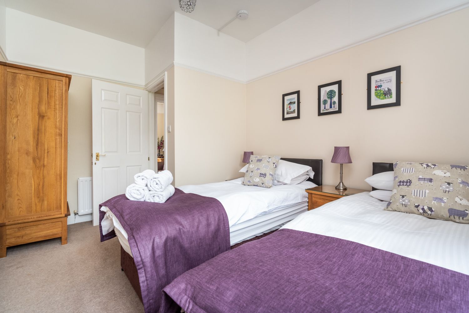 This room can be set up as a superking for an extra fee