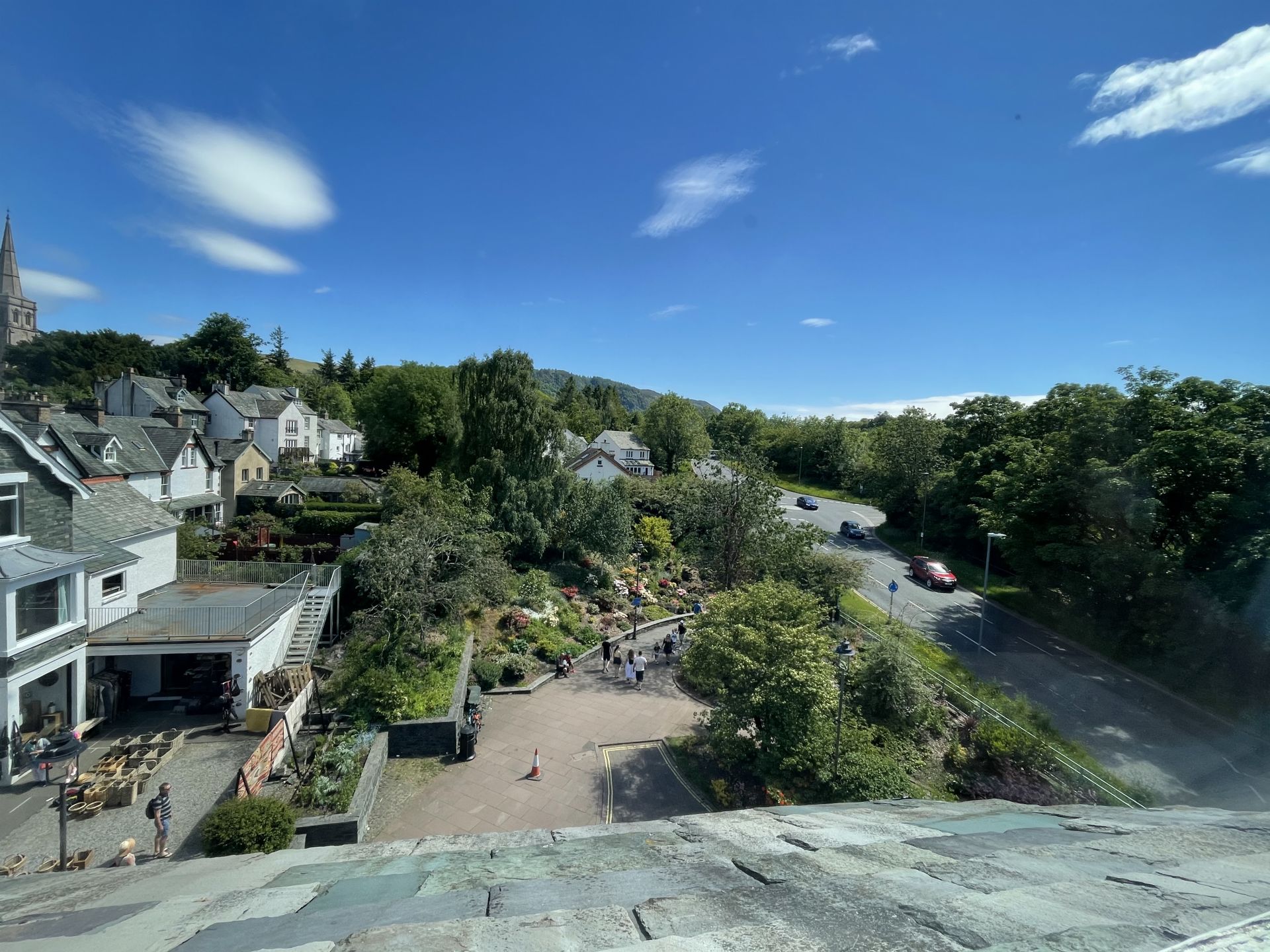 You can easily access all the shops and restaurants from Mountain View