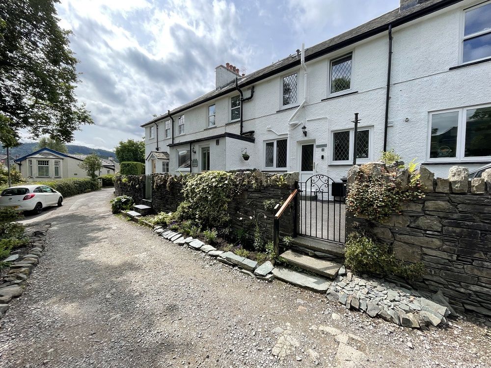 Fairbank is a beautiful cottage located on a quiet street between Fitz Park and the centre of Keswick 