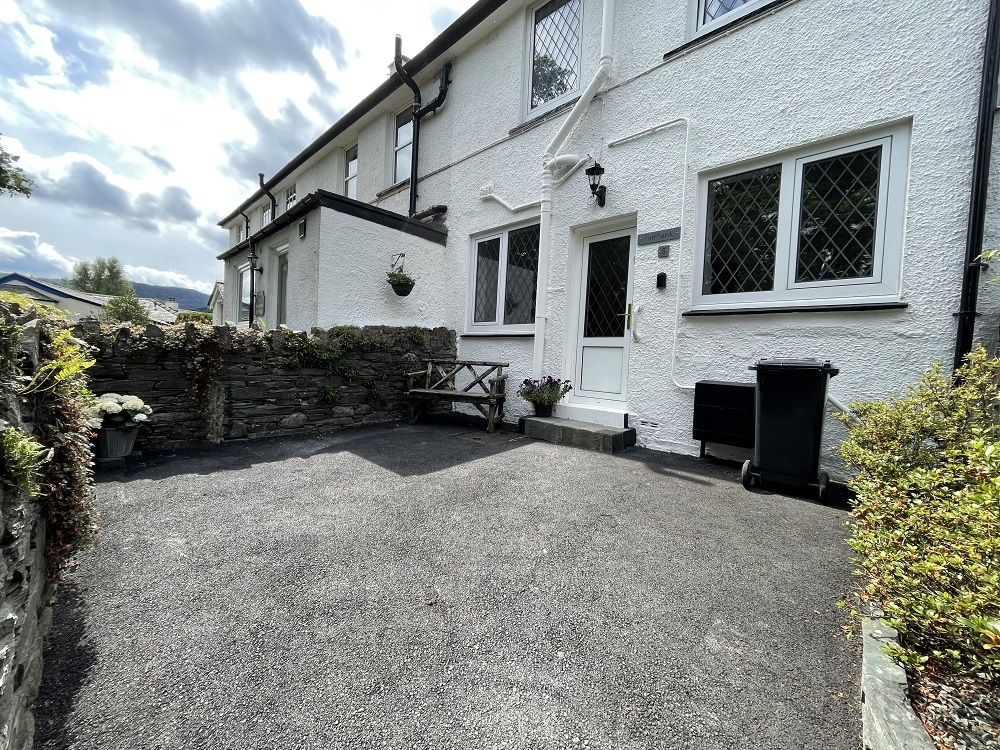 The property has an enclosed rear garden with seating , so you can sit out and enjoy the warmer days