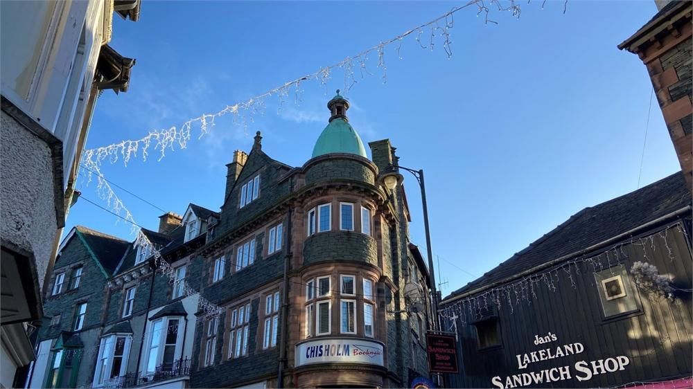 The property is on the second floor and is centrally located in Keswick