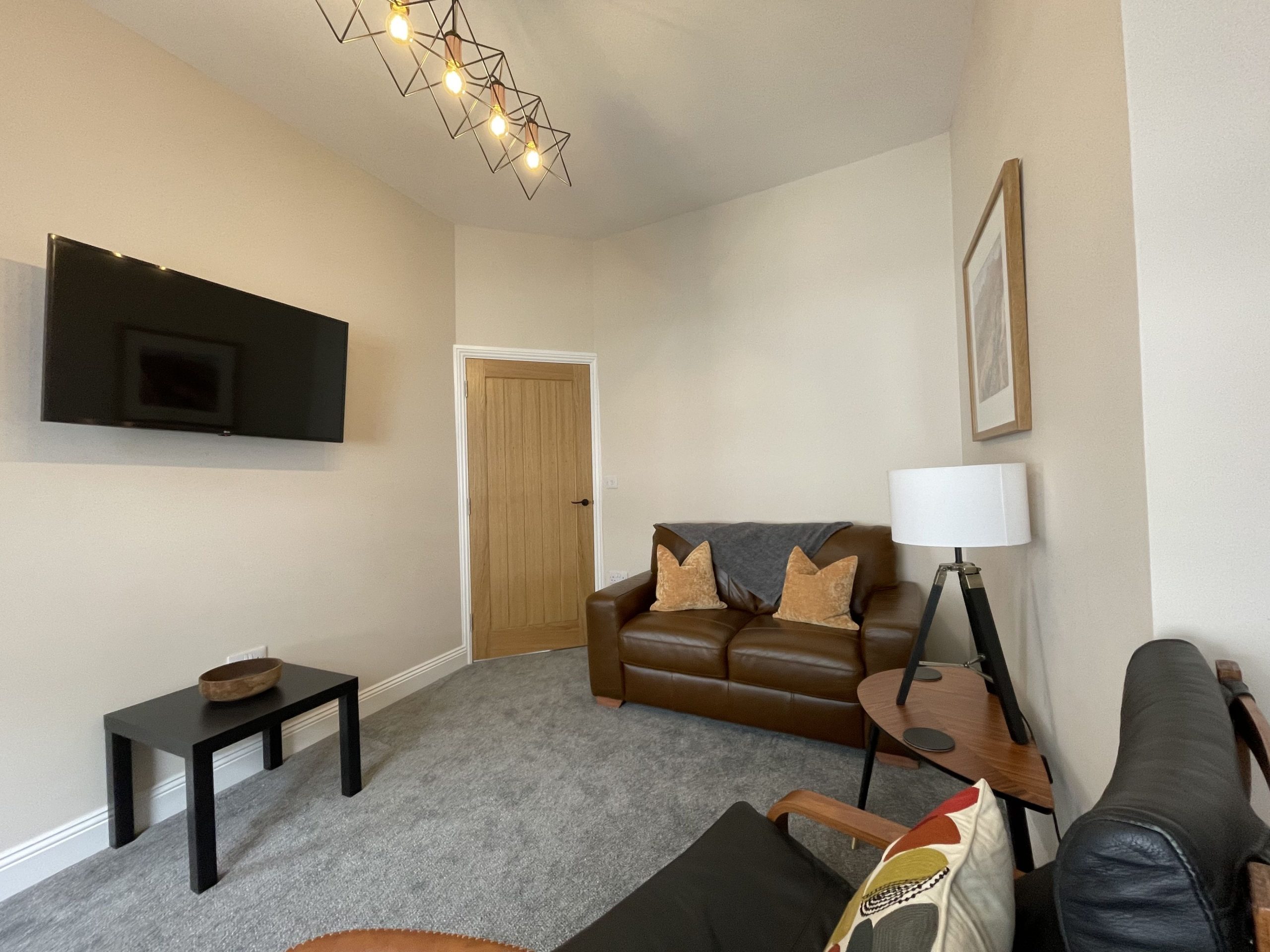 This cosy living room has a smart TV so you can watch Netflix and other streaming services