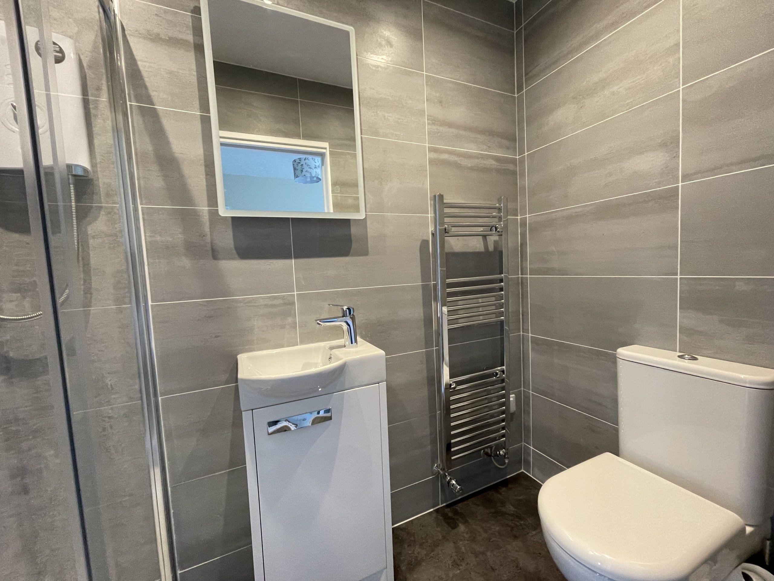 The property boasts 3 bathrooms in total, perfect for a larger party staying together