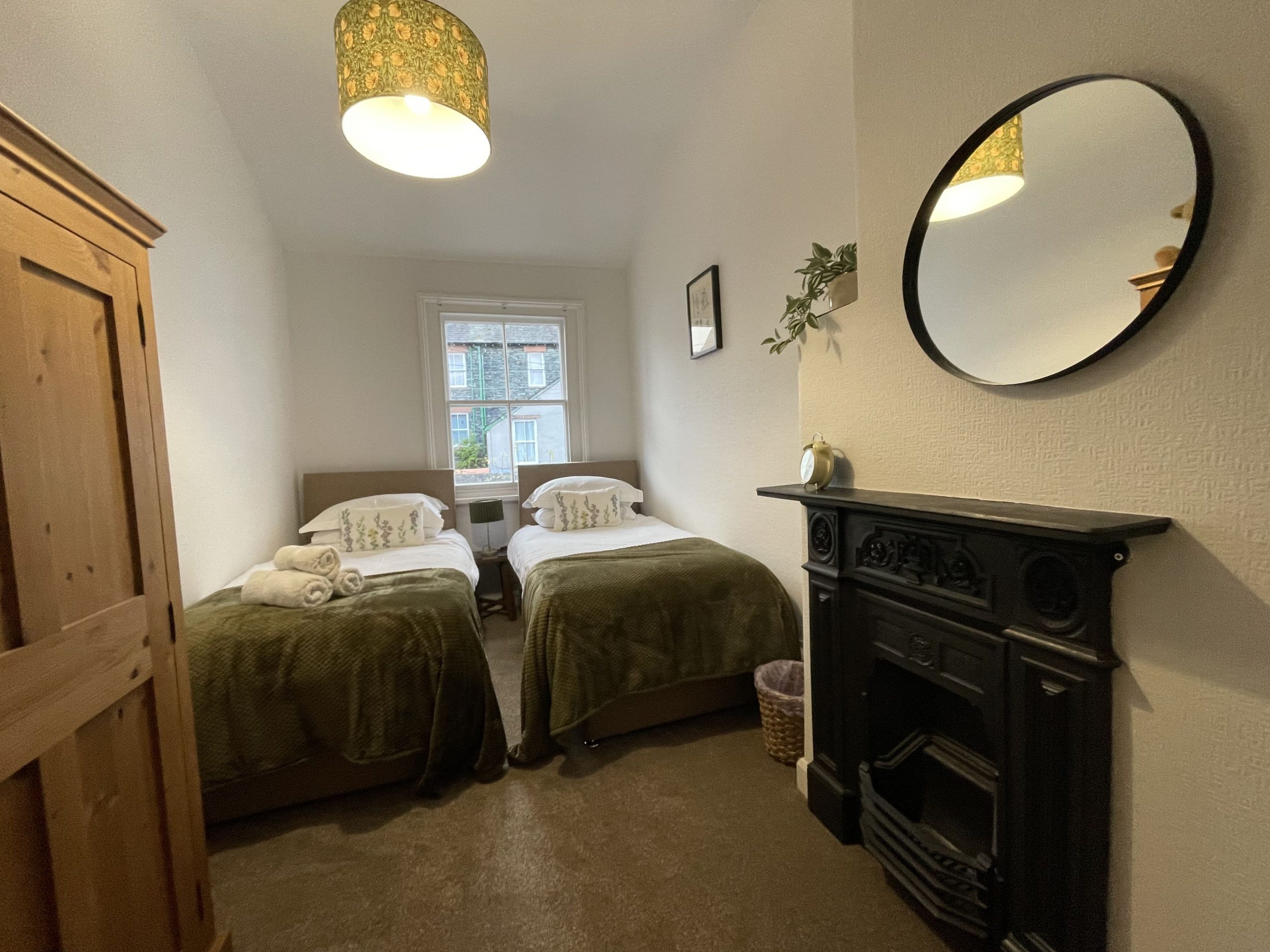 The pretty twin bedroom has 2 single beds 