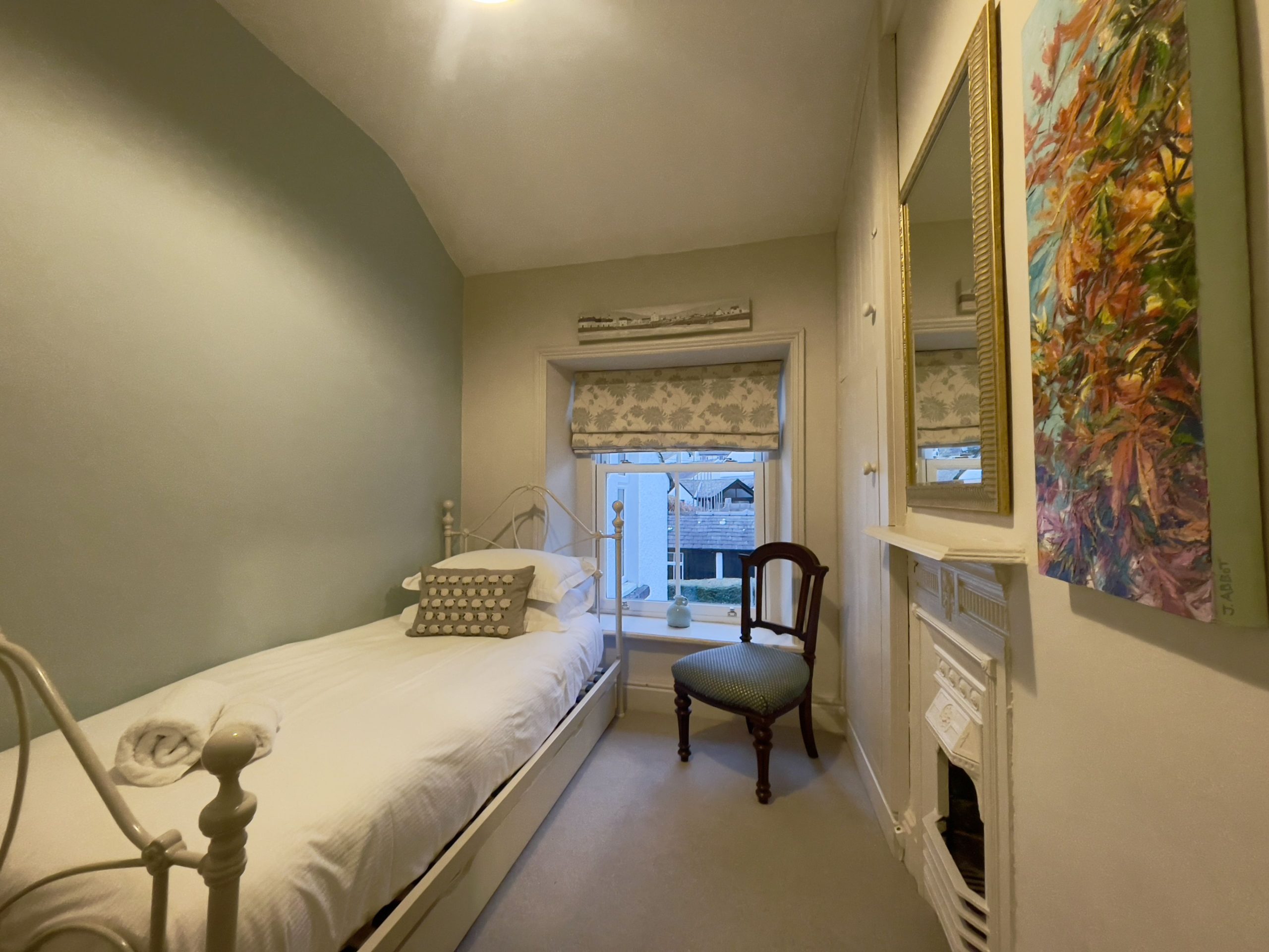 The single bedroom also features an original fire place (decorative only)