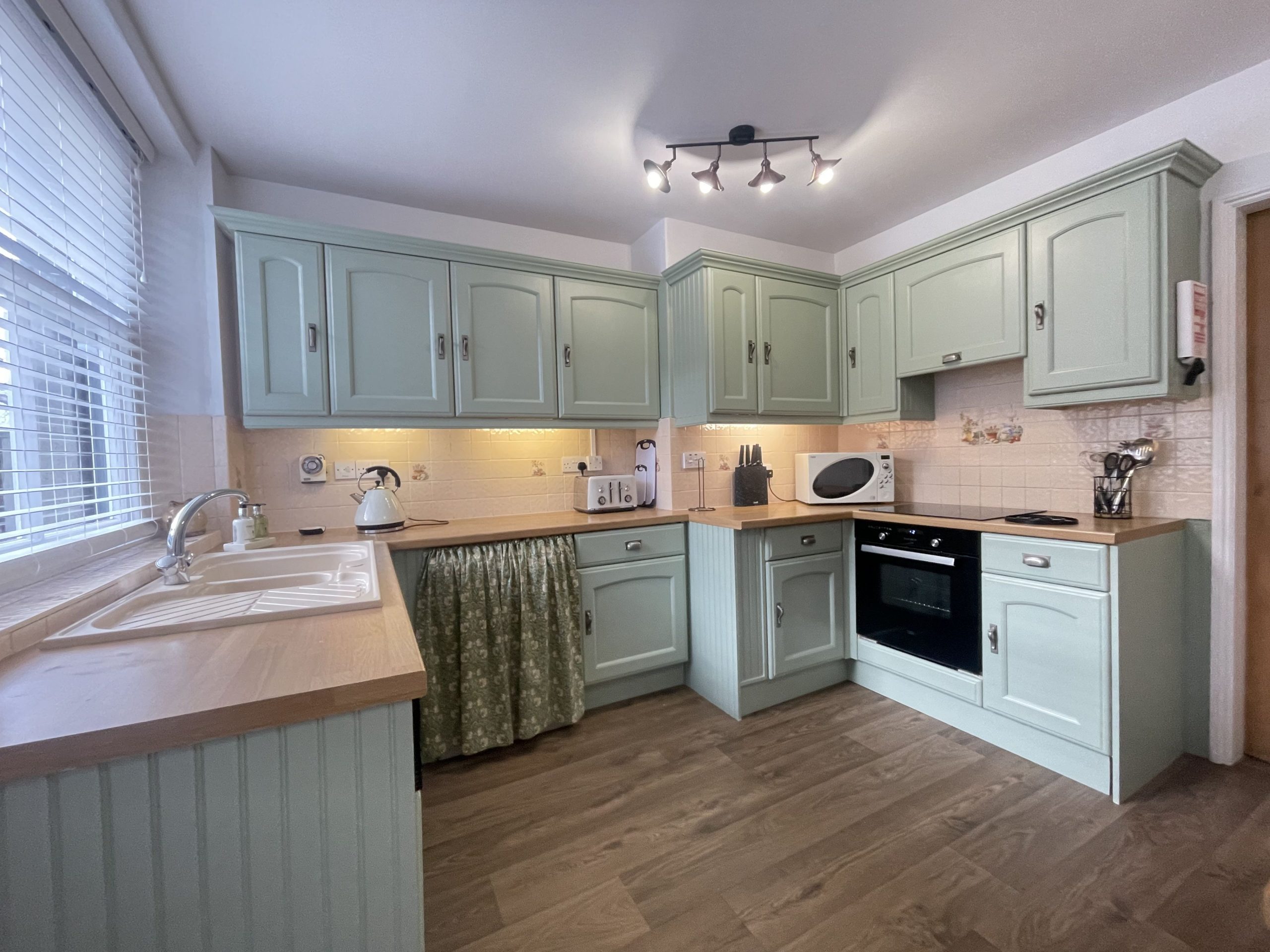 If you don't fancy cooking, there are plenty of fabulous restaurants just a stones throw from the property