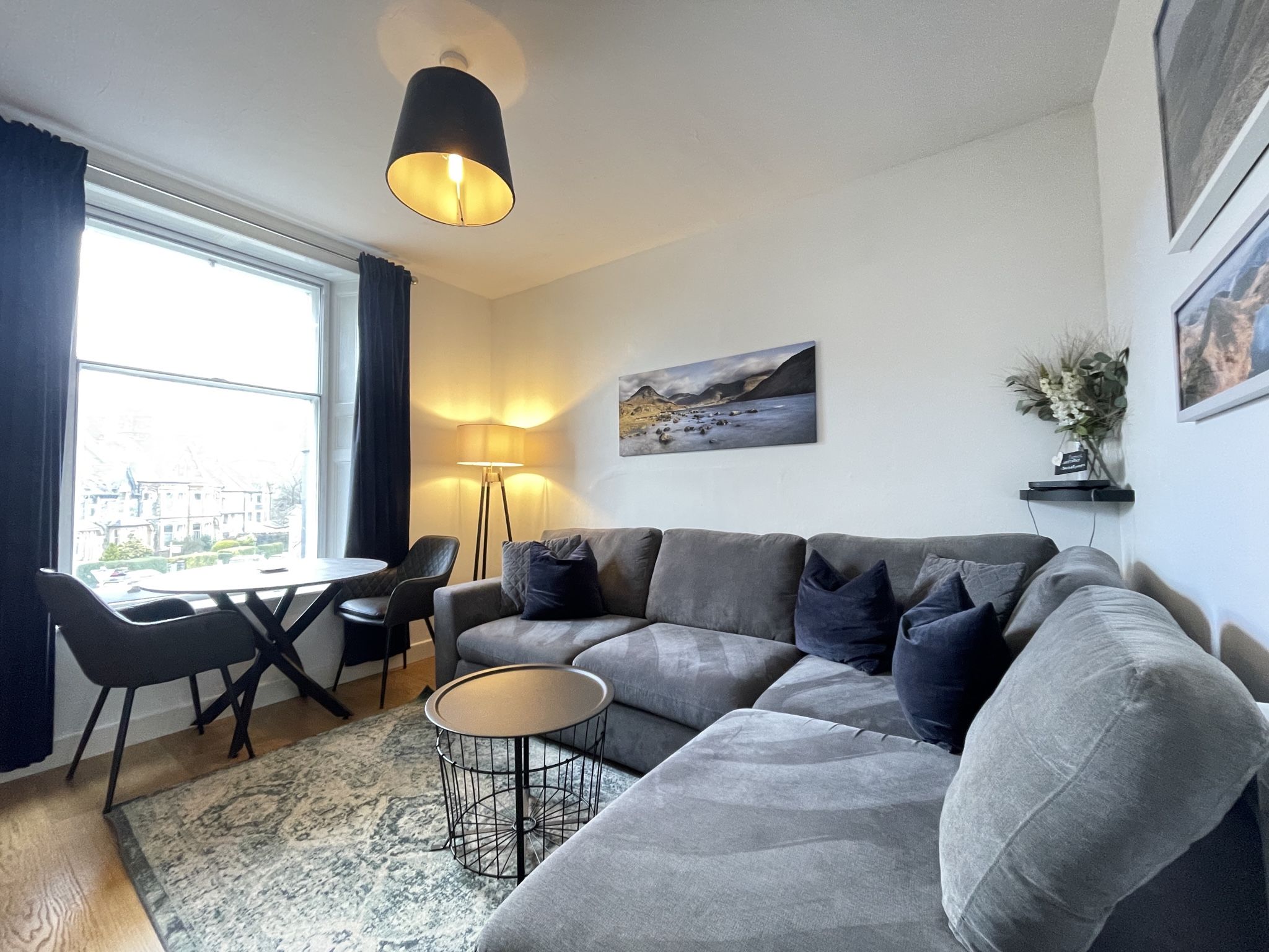 This bright and comfortable first floor apartment in Keswick town centre is perfect for couples looking for a Lakeland retreat