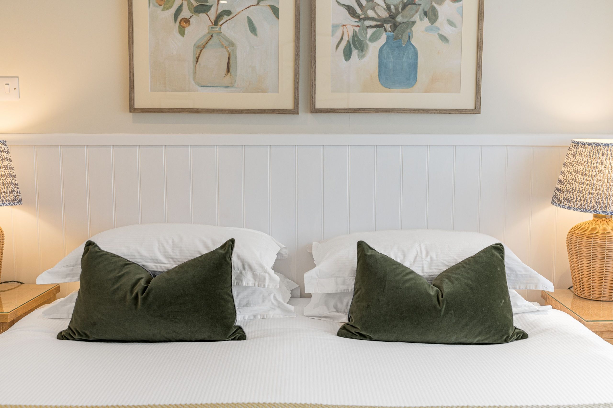 Towels and luxury bed linen are provided