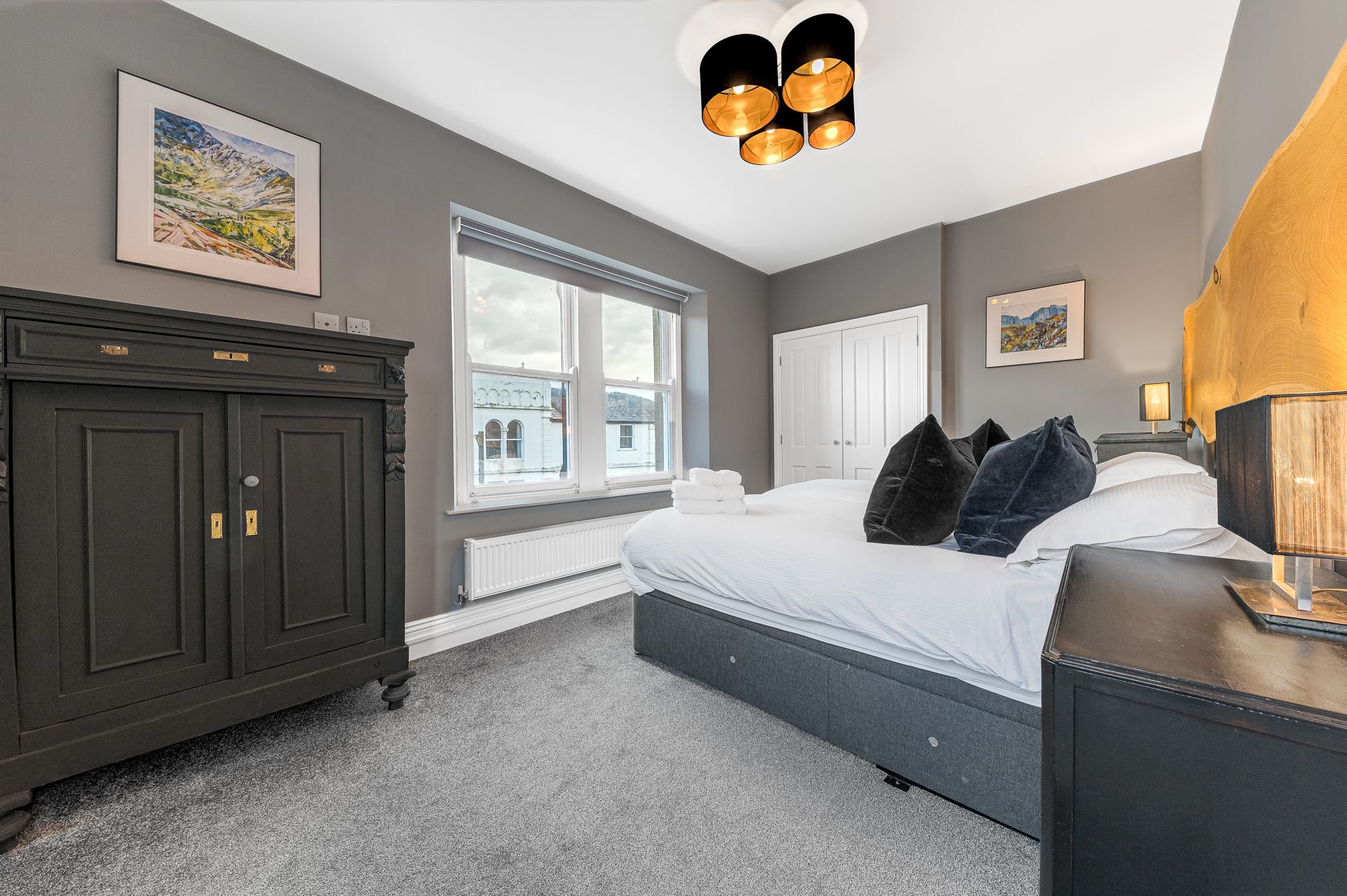 This has views over Station Street and Upper Fitz Park