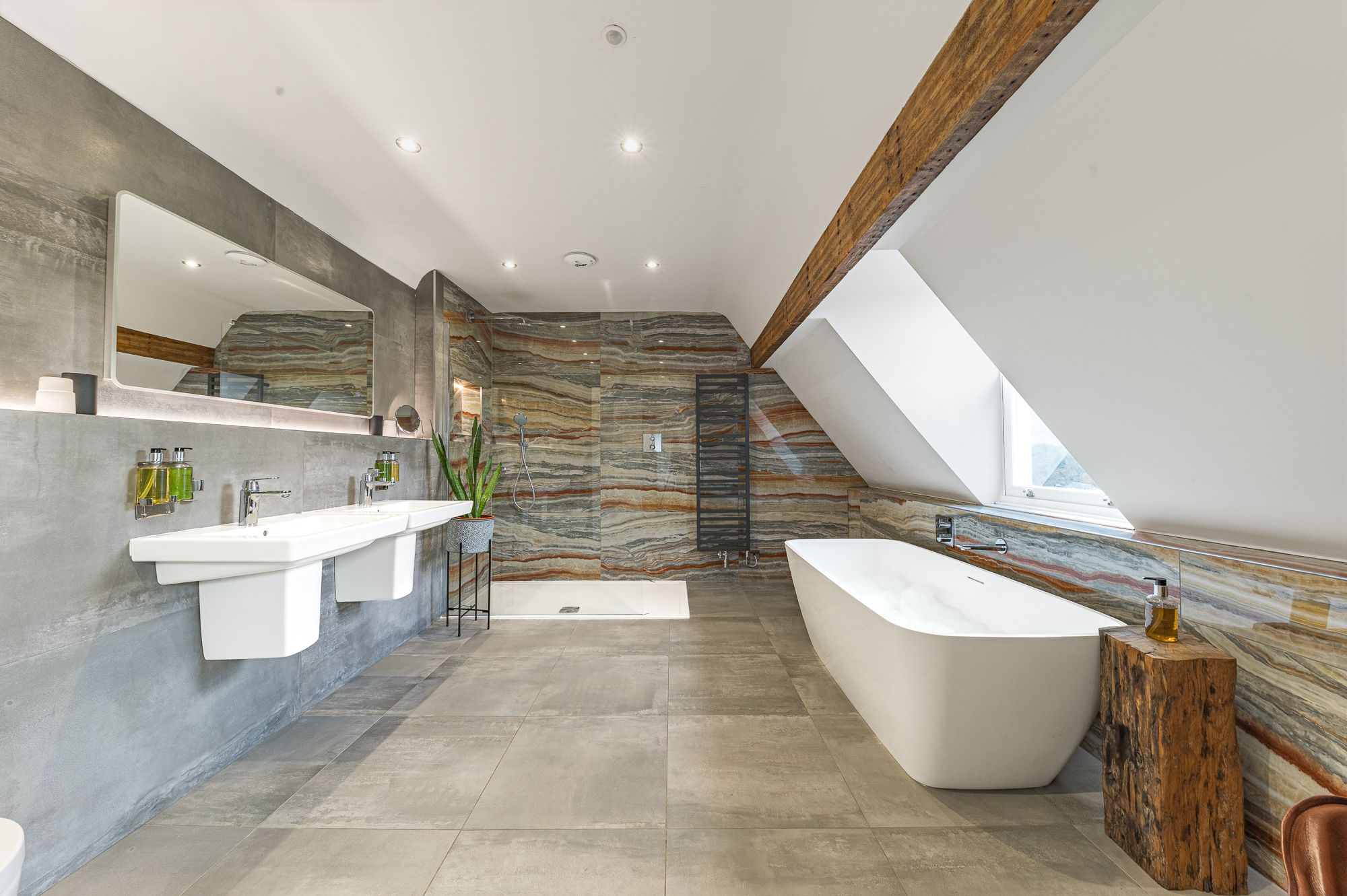 The bathroom has an amazing view towards Skiddaw