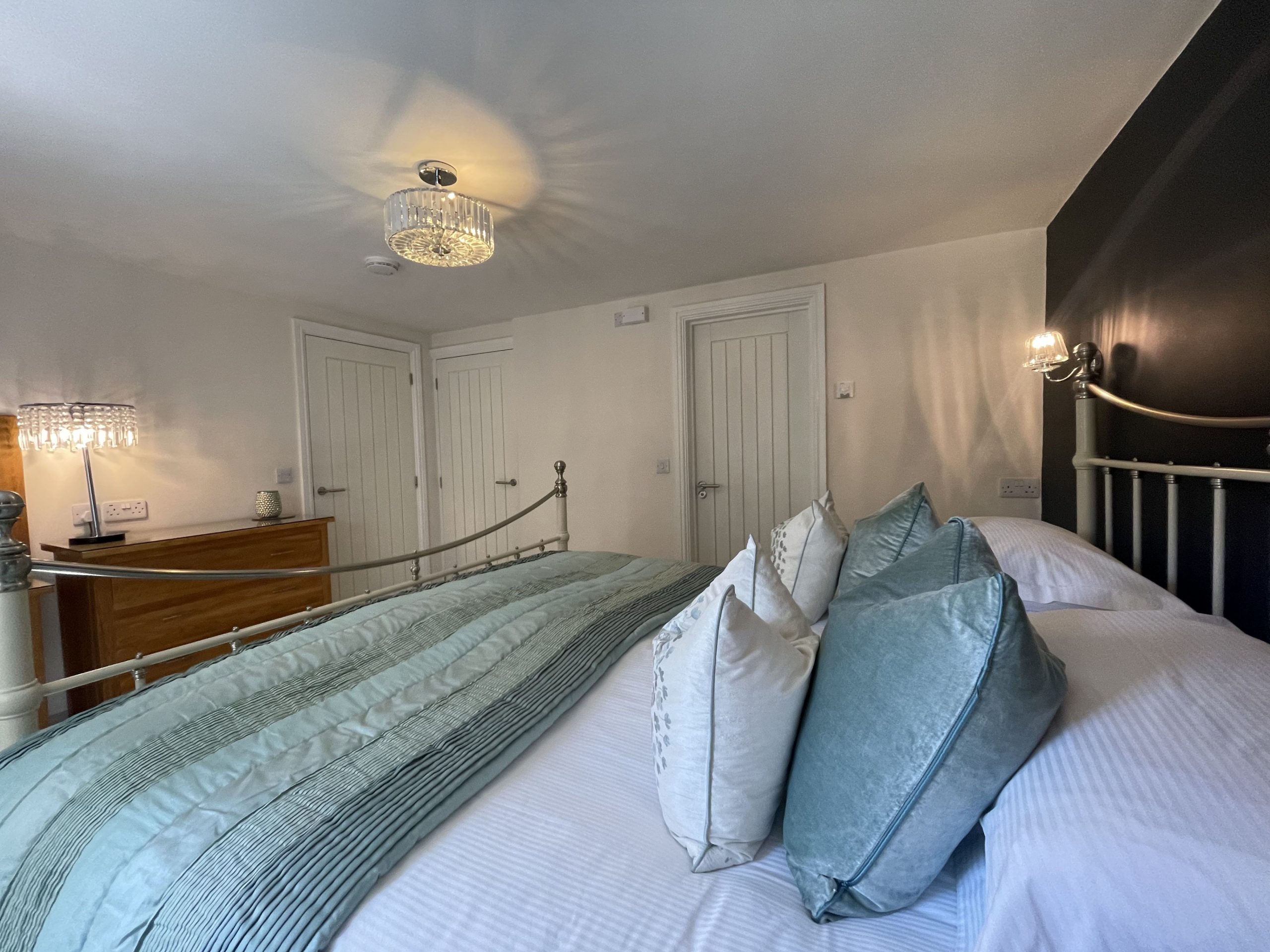 Decorated with solid oak furniture, luxury linens and quality furnishings