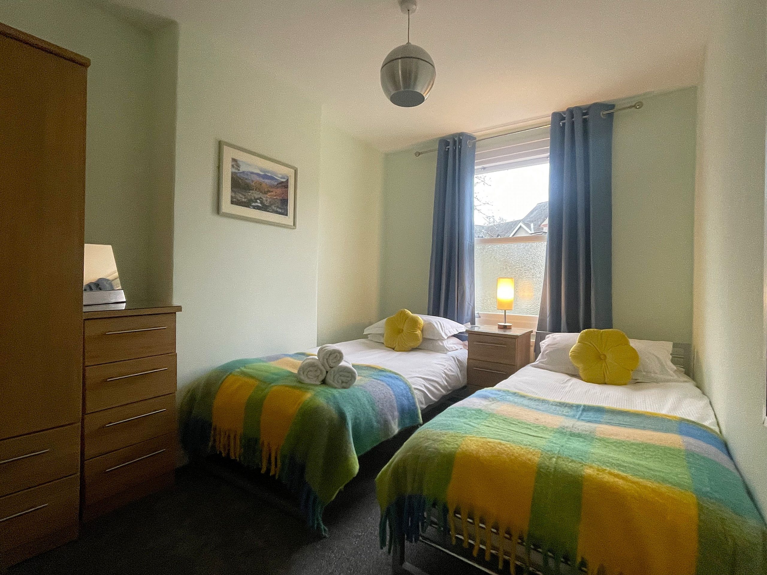 A pleasant twin room at the rear of the property, towels and luxury bed linen is provided