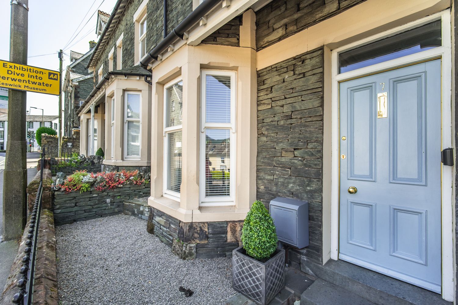 No.7 has the convenience of two complimentary parking permits for the nearby long stay car park. 