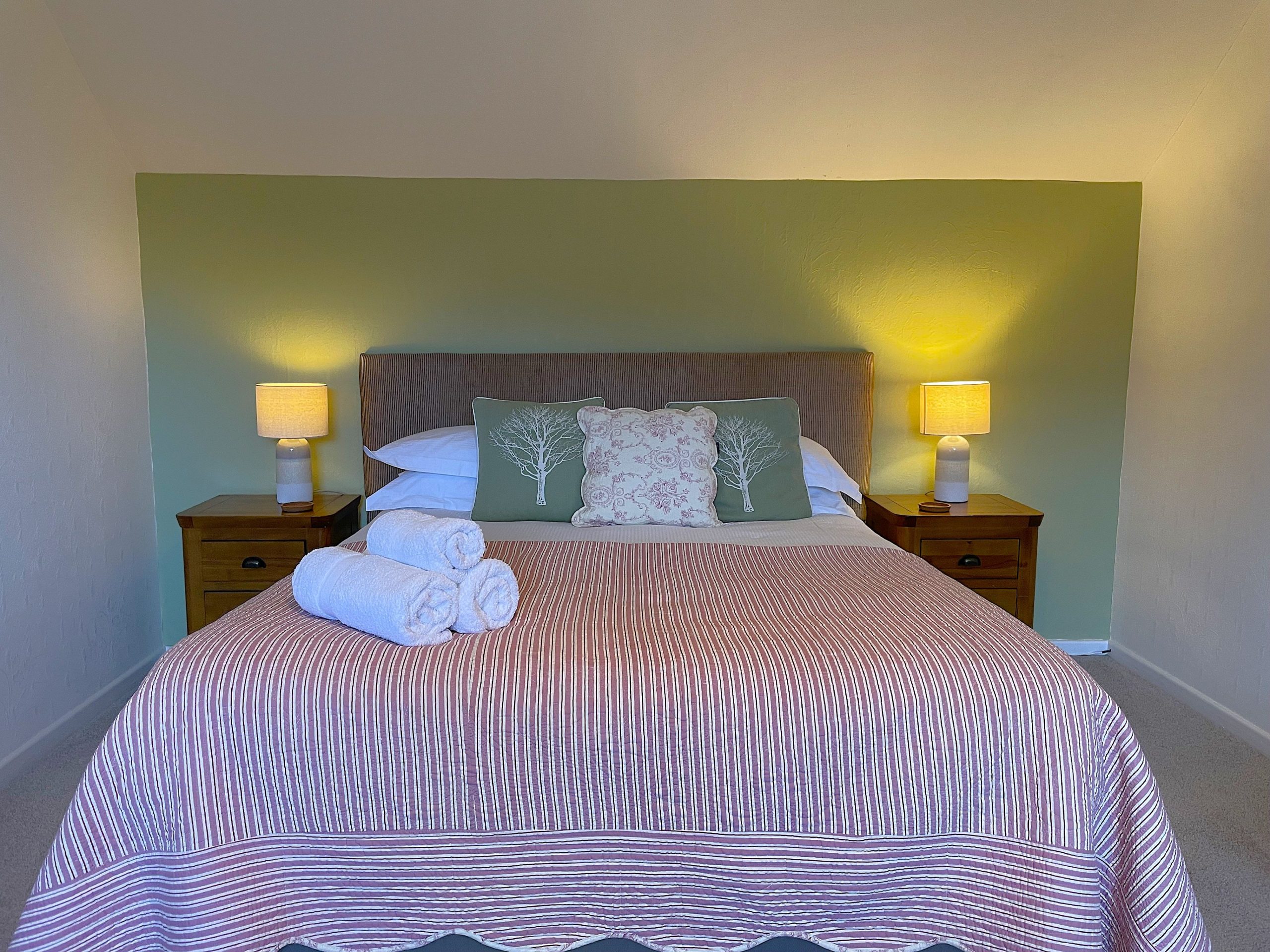 Enjoy a peaceful night at Roslin