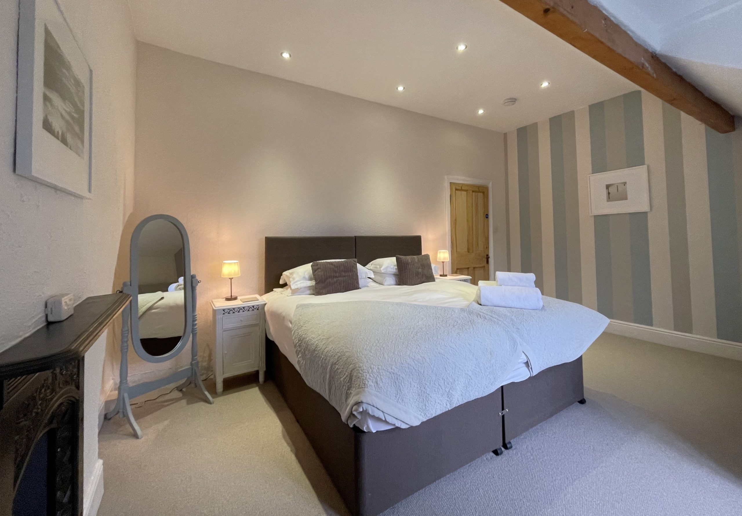  king-size bed, bay windows and seating to enjoy the views.