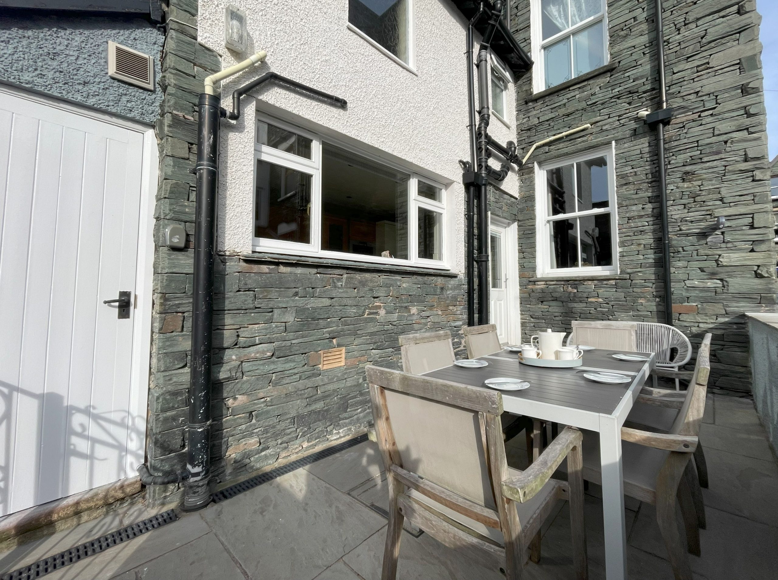 The property benefits from its own enclosed, flagged patio area to the rear of the property offering a peaceful area for alfresco dining or relaxing with a book good on warm sunny evenings.