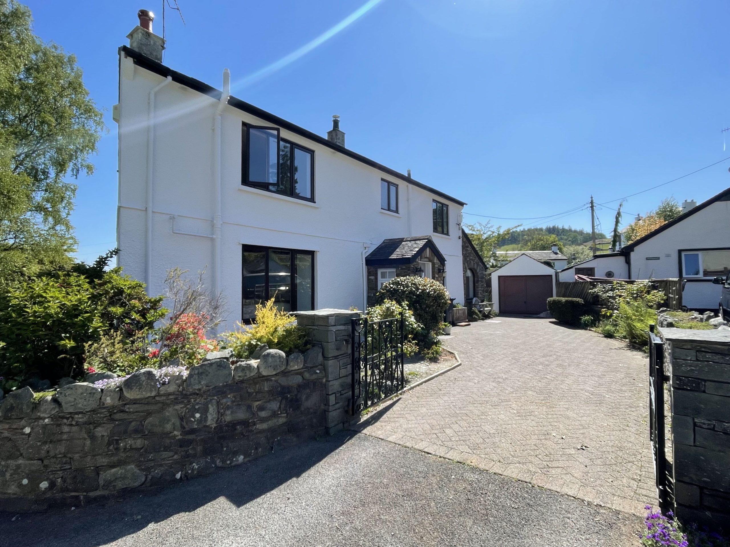 The driveway has plenty of space for 2 cars