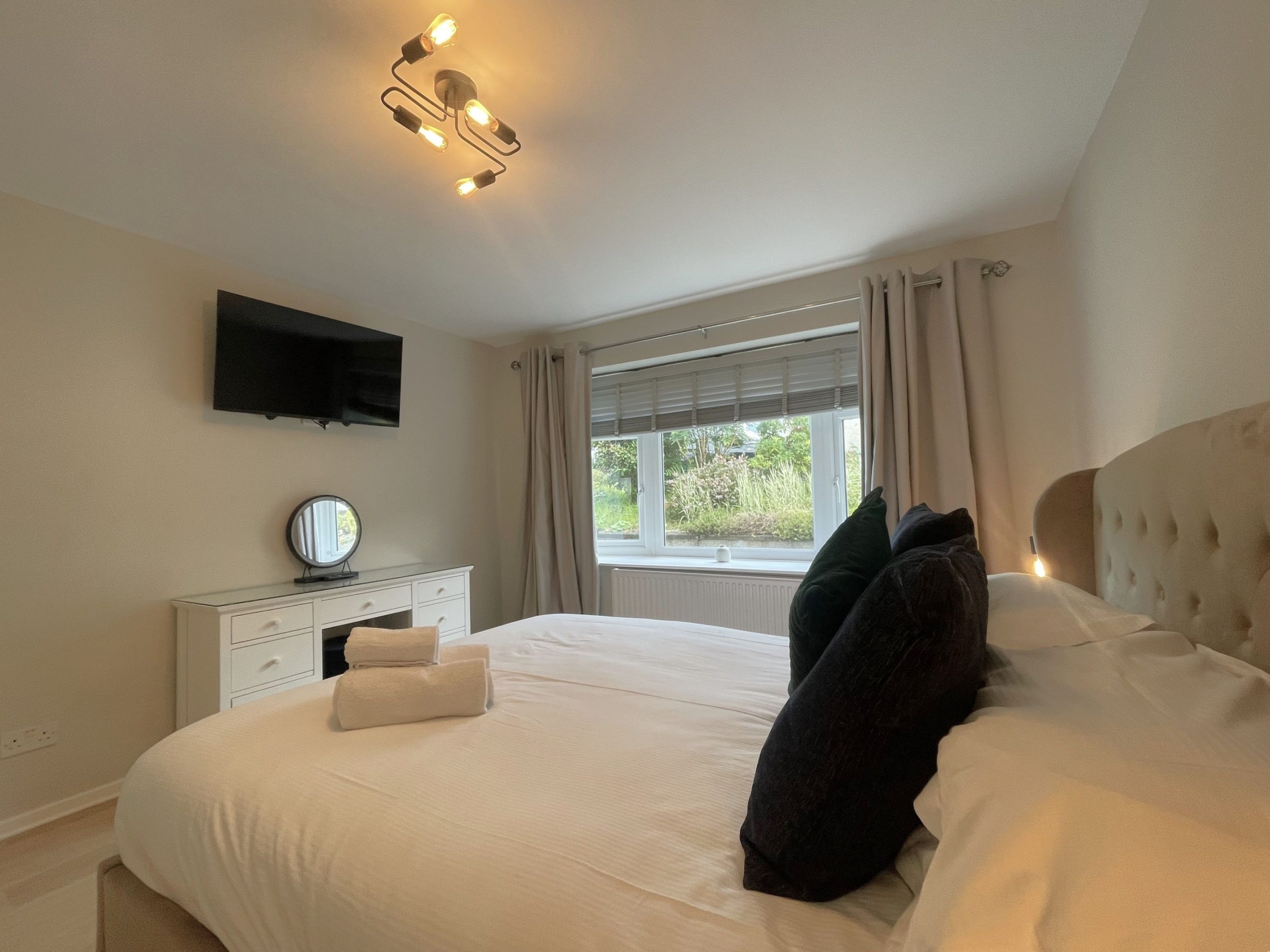 Unwind, watch TV in the living room or bedroom.