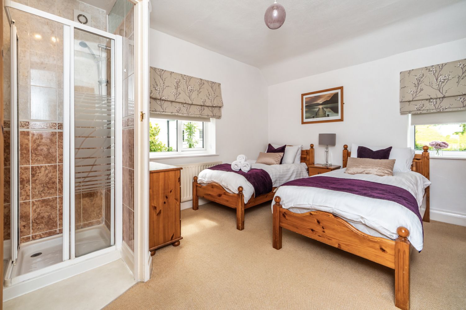 The twin room contains 2 single beds