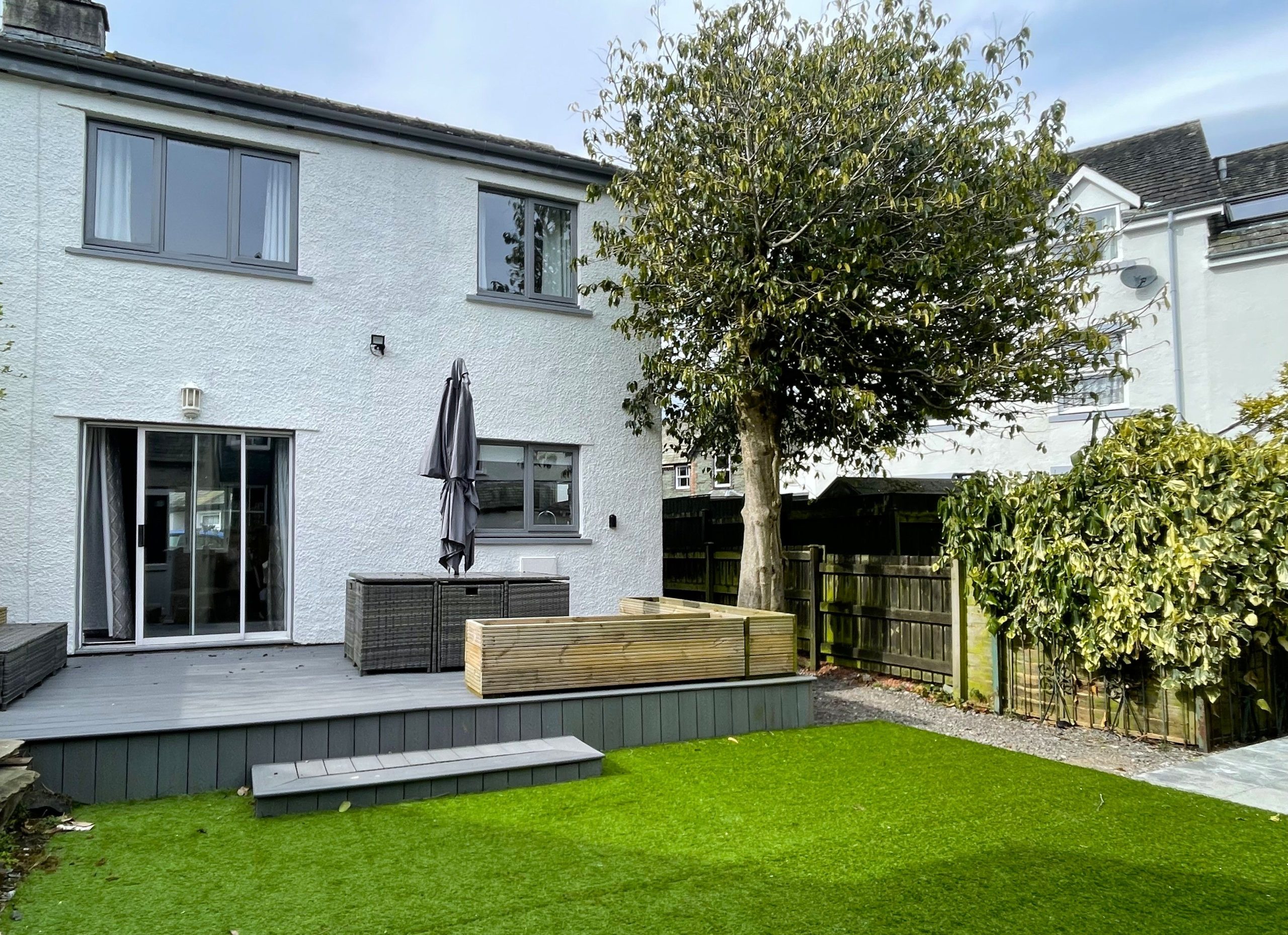 This spacious and modern property can accommodate up to 6 people in three stylish bedrooms.
