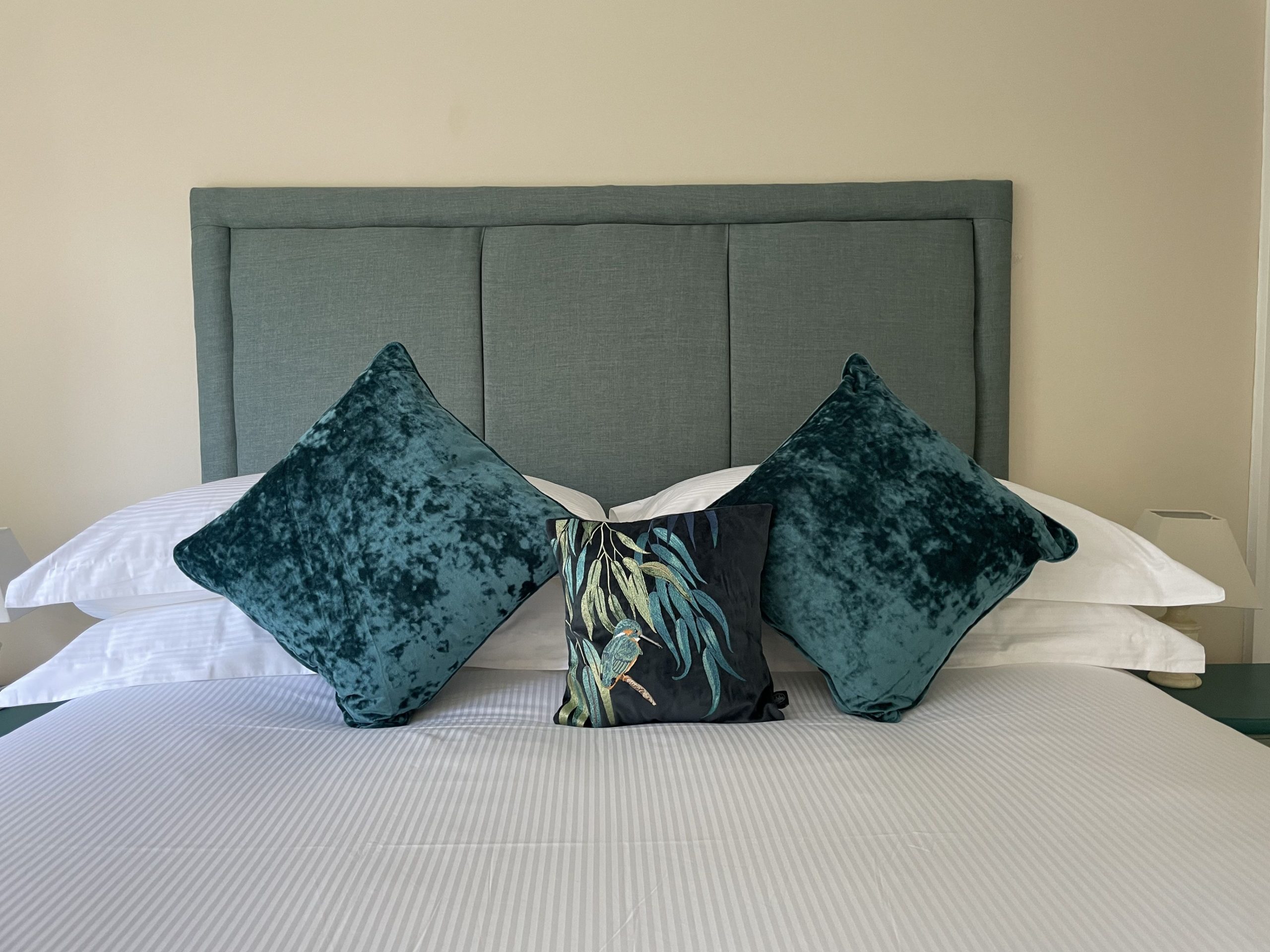 Luxury bed linen and towels are provided