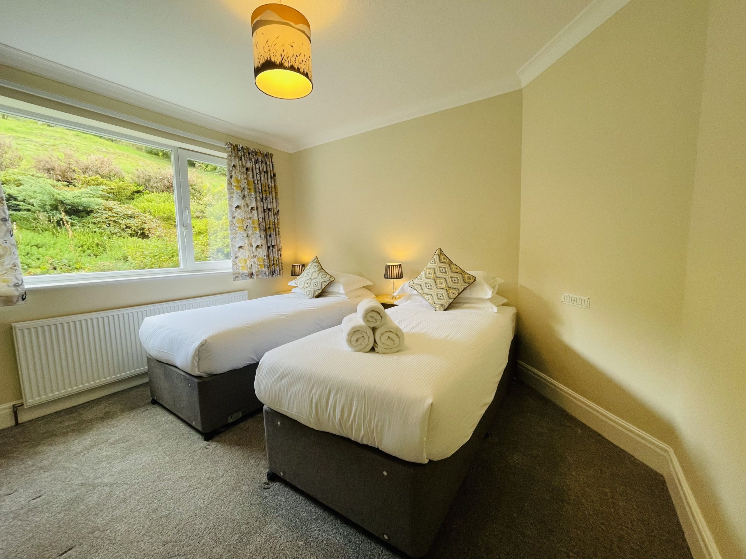 Three Peaks has 3 bedrooms in total and can accommodate up to 6 people