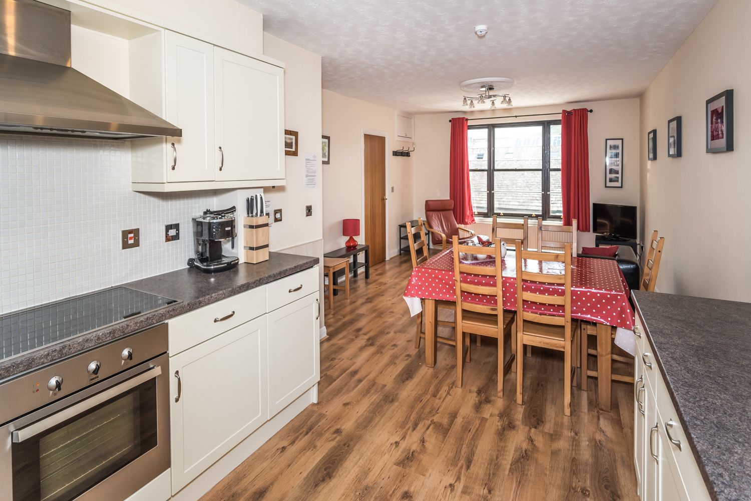 The dining table has plenty of space for 6 people to sit 
