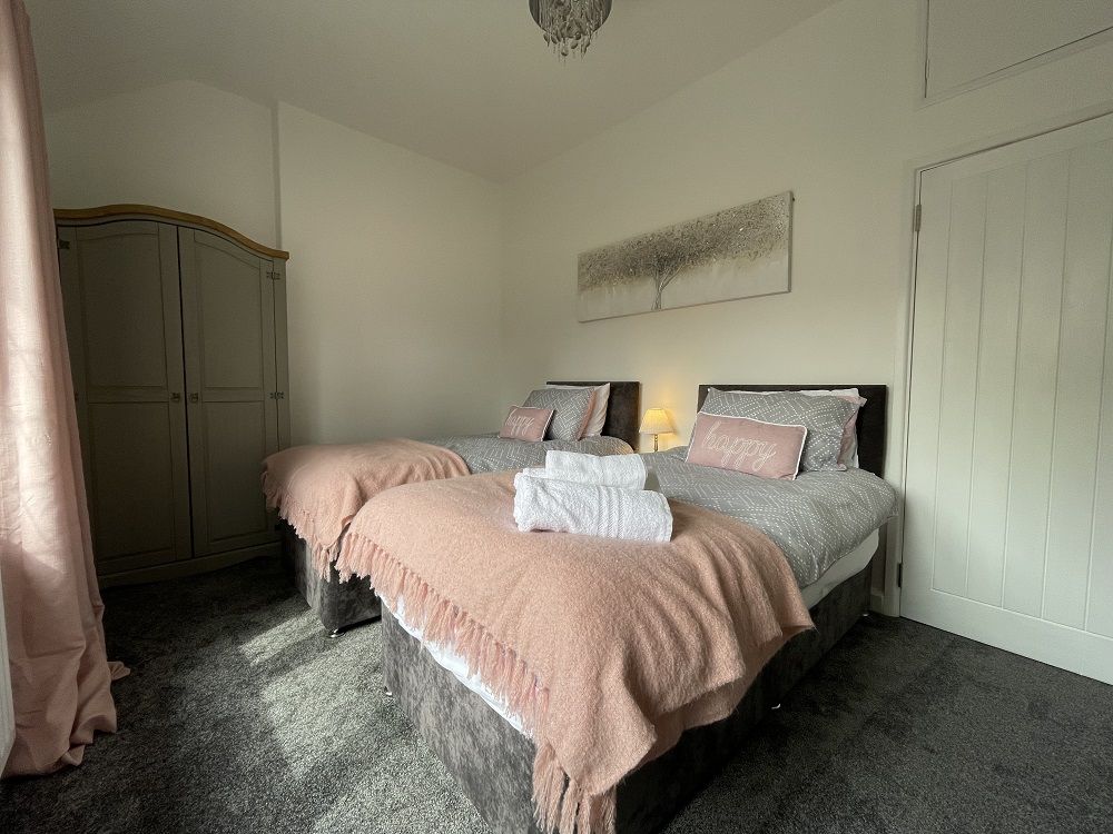 Luxury bed linen and towels are provided