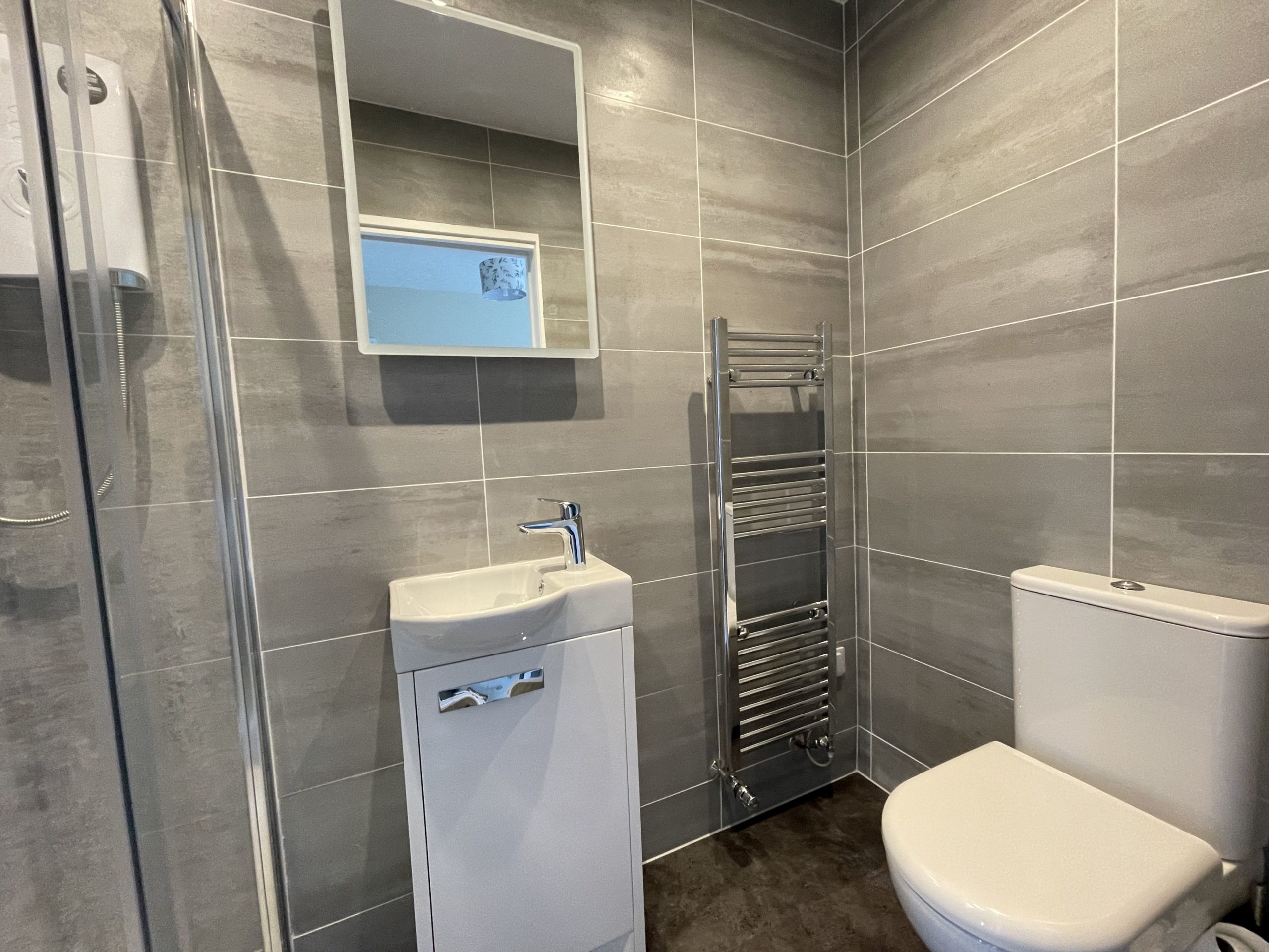 The property boasts 3 bathrooms in total, perfect for a larger party staying together