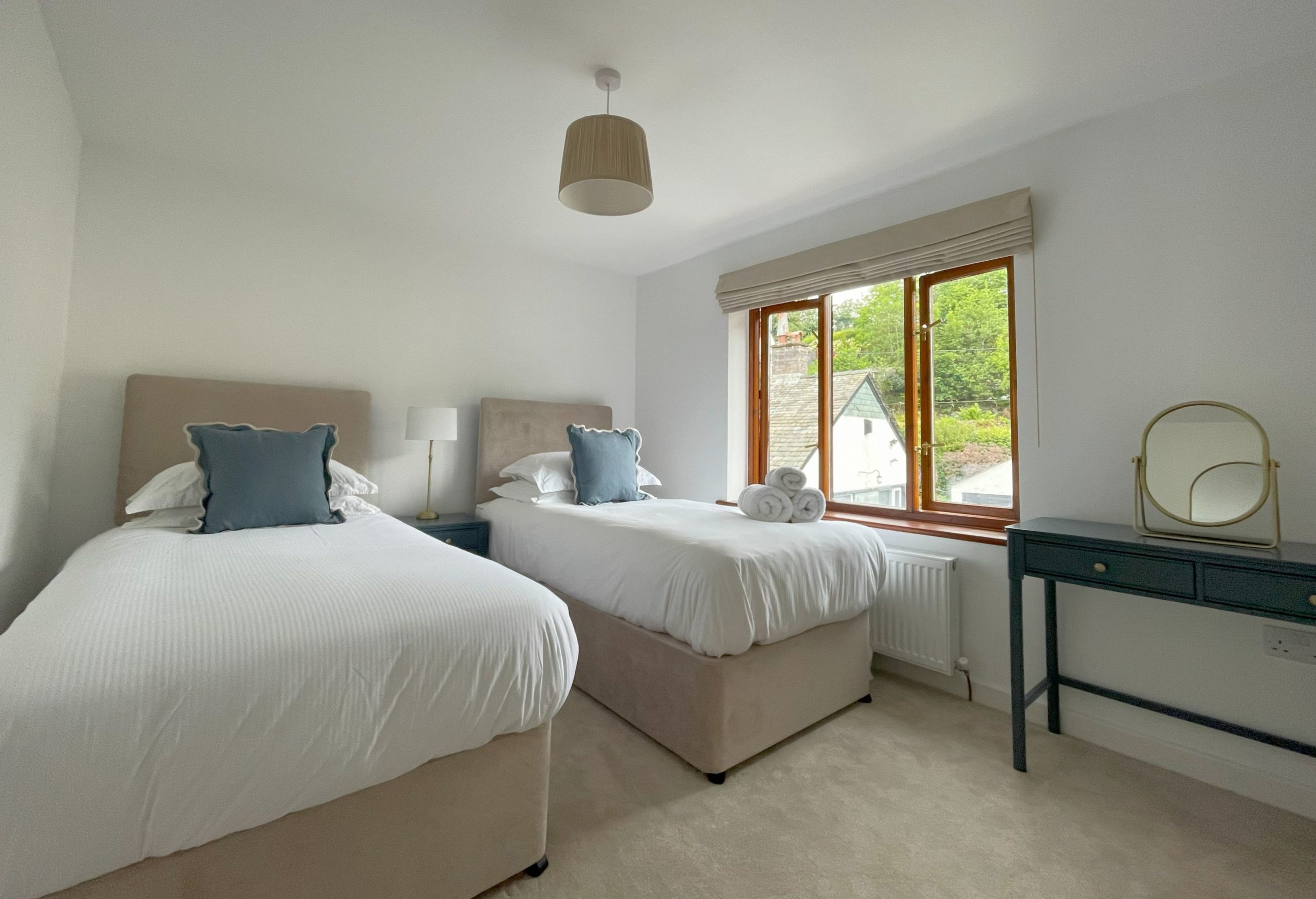 The twin bedroom with dressing table
