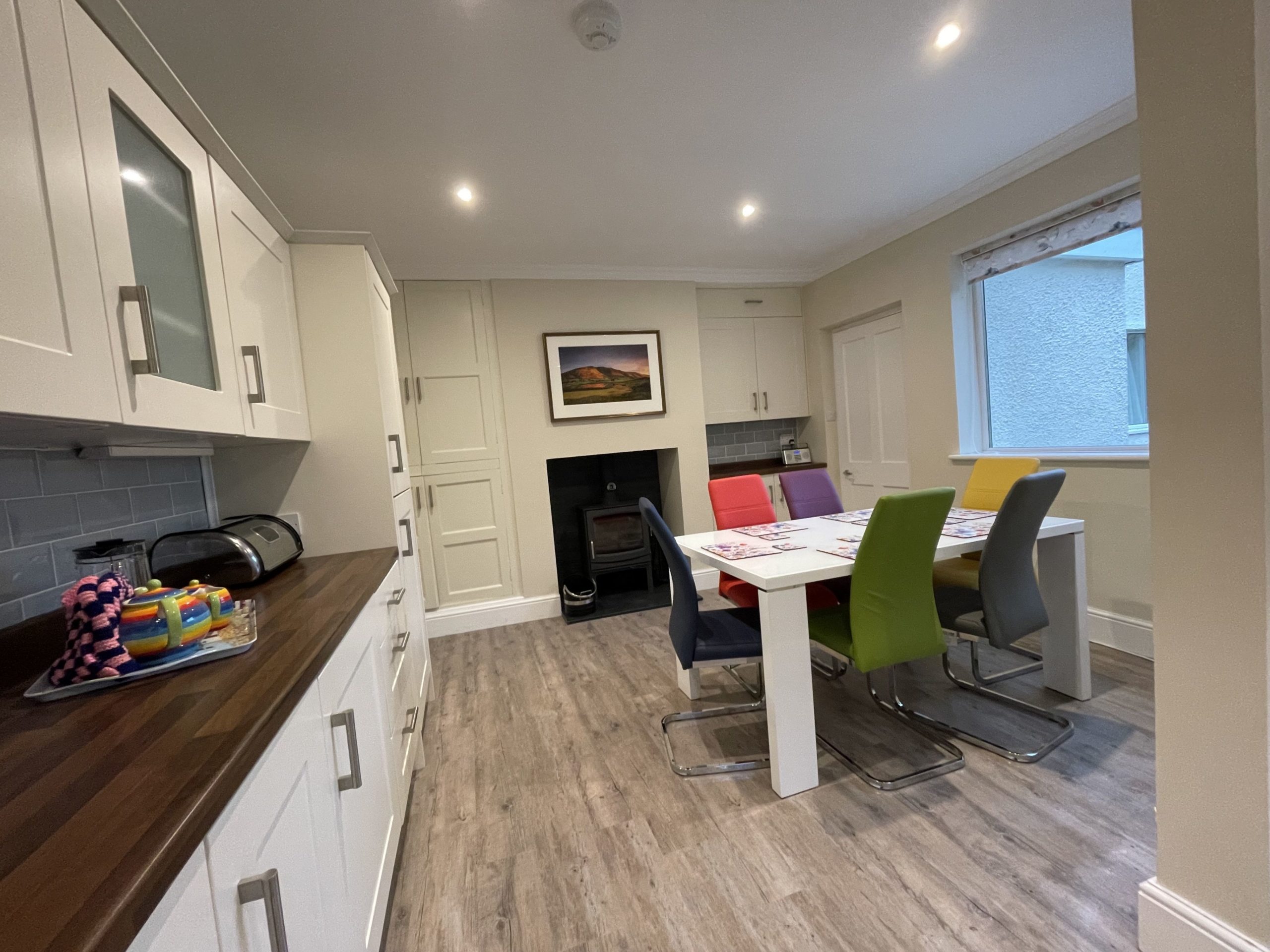 You can find a full size fridge-freezer, dishwasher, electric hob and oven, microwave, washing machine and tumble dryer in the well equipped kitchen
